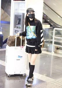 明星百褶短裙,明星演绎百褶短裙的优雅魅力