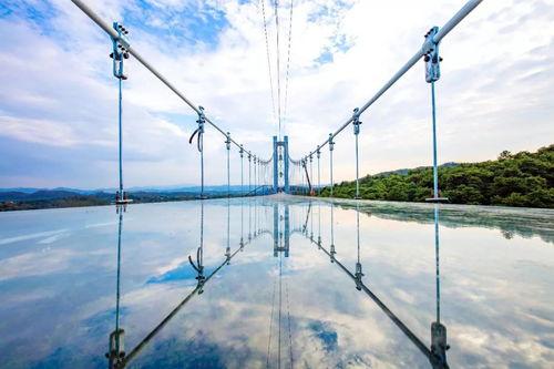 深圳网红玻璃桥样子介绍,透明极限挑战，高空美景尽收眼底